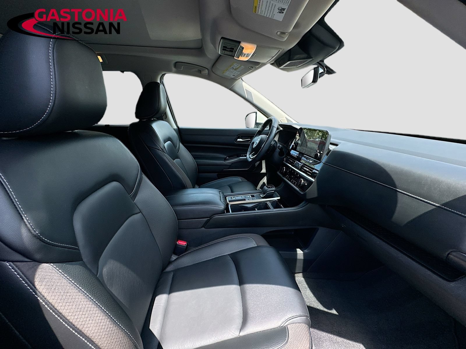 Used 2024 Nissan Pathfinder SL w/ SL Premium Package FWD image 39