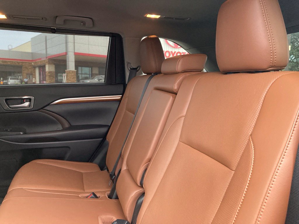 Used 2019 Toyota Highlander Limited FWD image 11