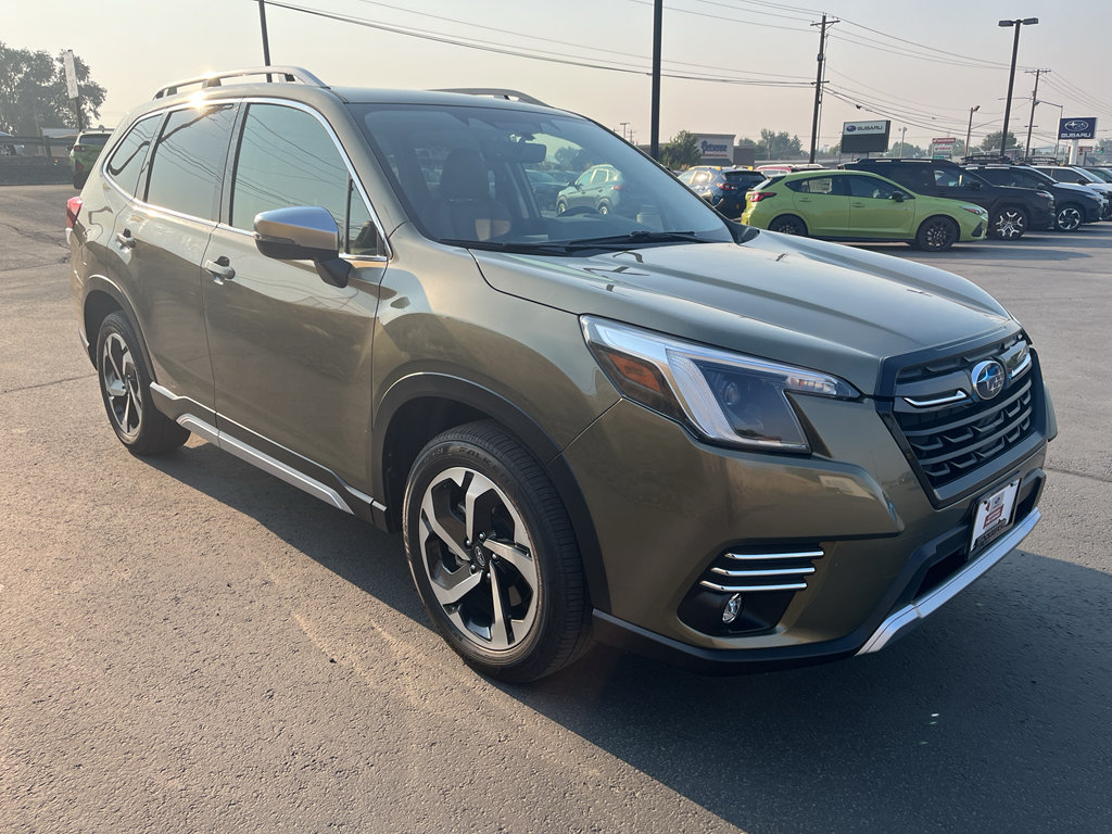 Used 2024 Subaru Forester Touring w/ POP Package 3 AWD/4WD image 3