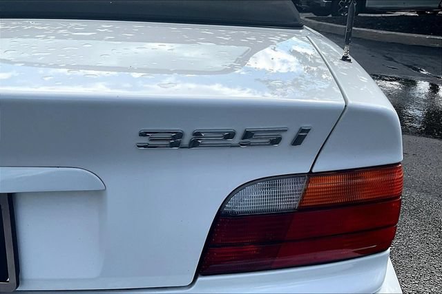 Used 1995 BMW 325i Convertible RWD image 21
