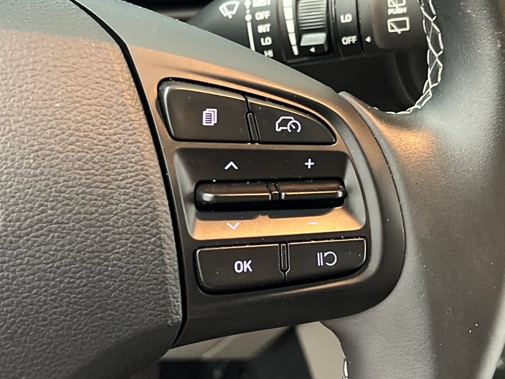 Used 2025 Hyundai Venue SEL FWD image 48