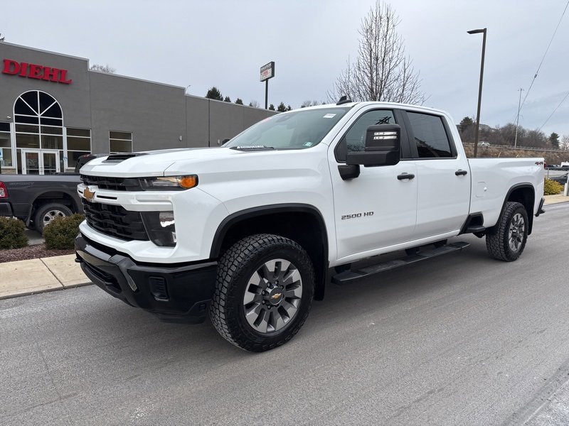 Used 2024 Chevrolet Silverado 2500 Custom w/ Custom Value Package image 3