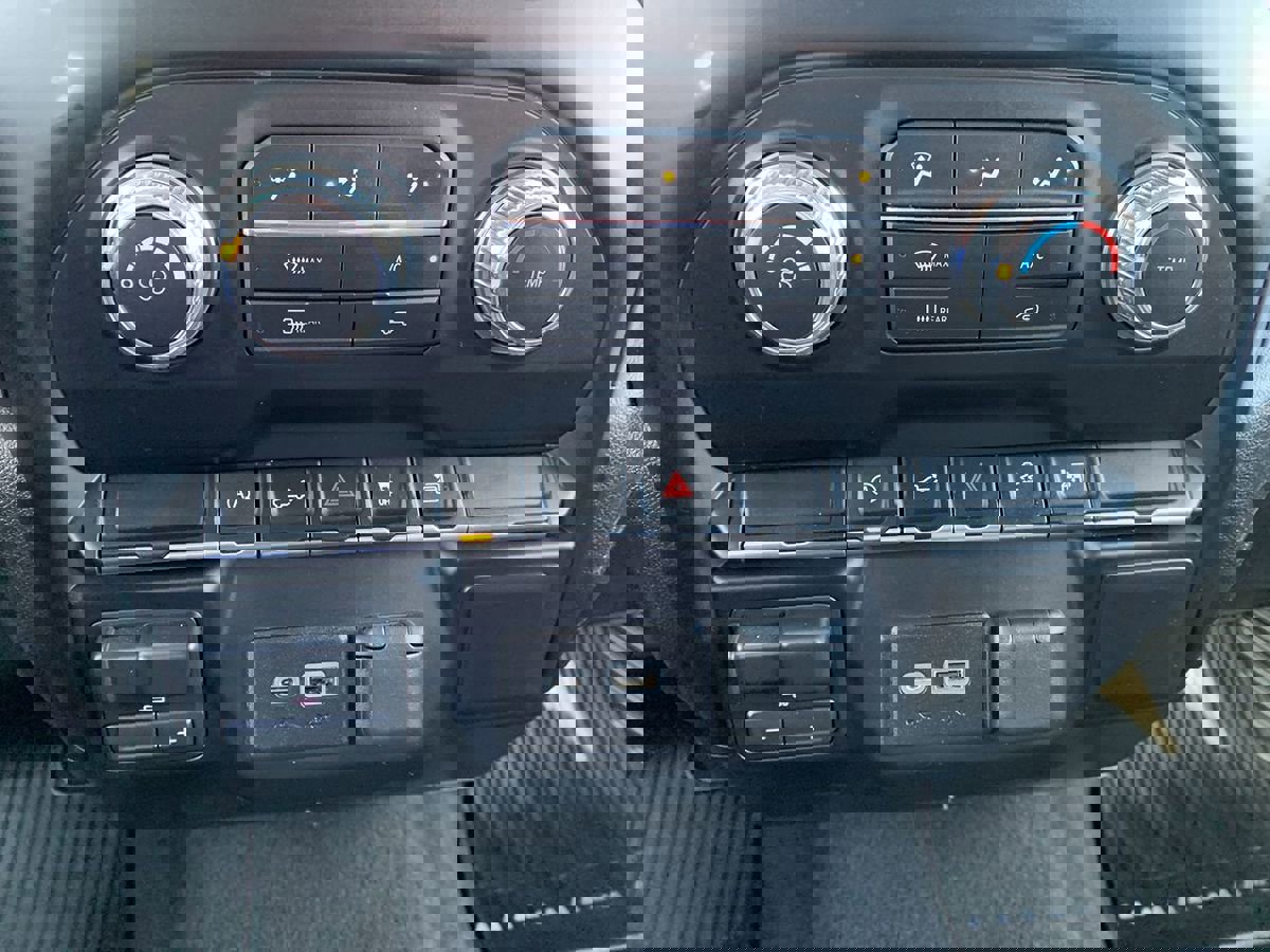 Used 2020 GMC Sierra 1500 Elevation image 24