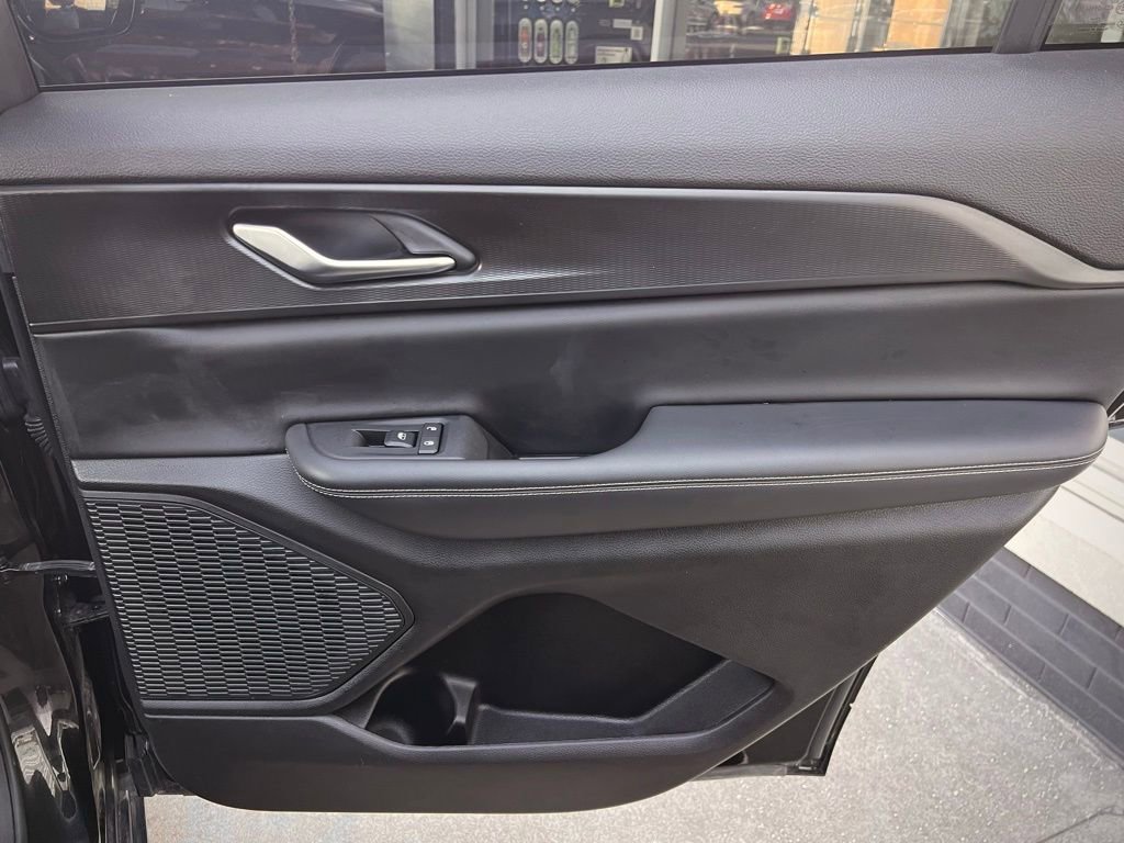 Used 2023 Jeep Grand Cherokee L Laredo image 30