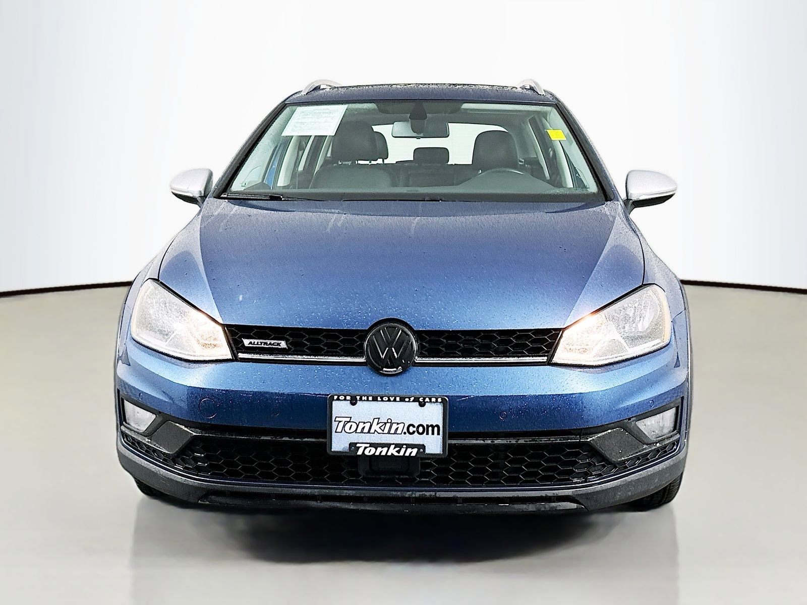 Used 2017 Volkswagen Golf Alltrack S image 2