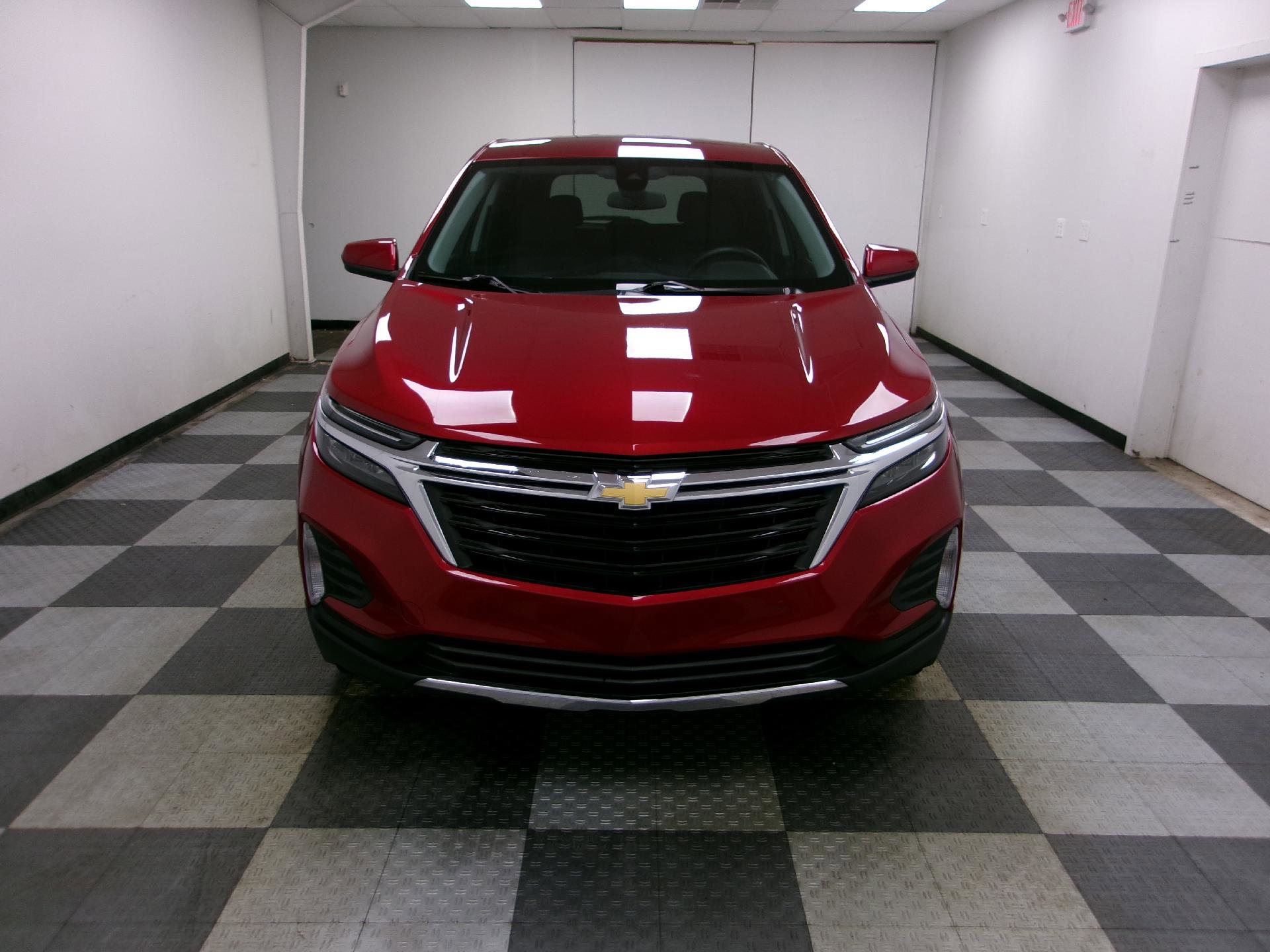 Used 2024 Chevrolet Equinox LT w/ LPO, Floor Liner Package FWD image 15