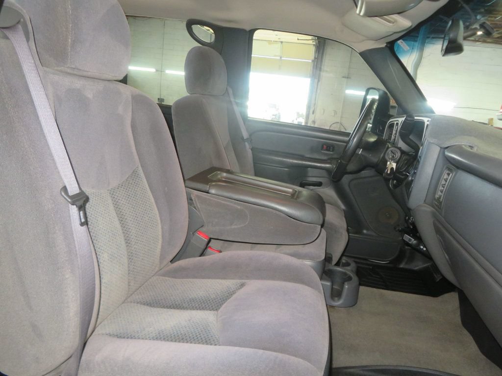 Used 2006 Chevrolet Silverado 2500 LT w/ Heavy-Duty Power Package AWD/4WD image 32