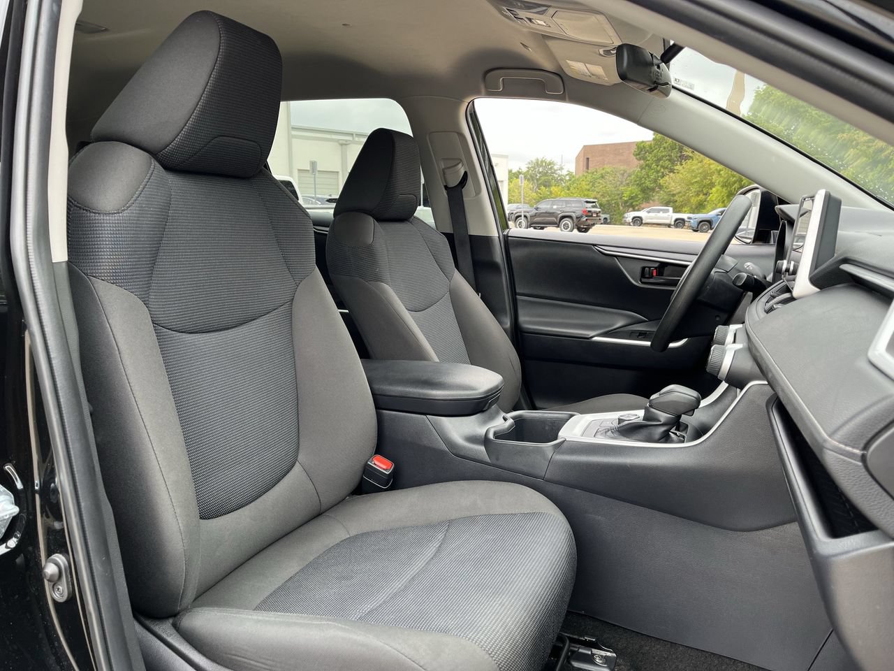 Used 2025 Toyota RAV4 LE AWD/4WD image 24