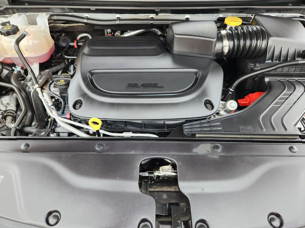 Used 2024 Chrysler Pacifica Limited image 38