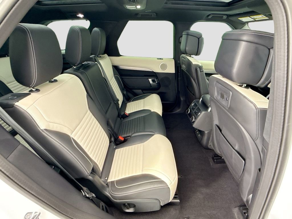 Used 2024 Land Rover Discovery Dynamic SE image 21