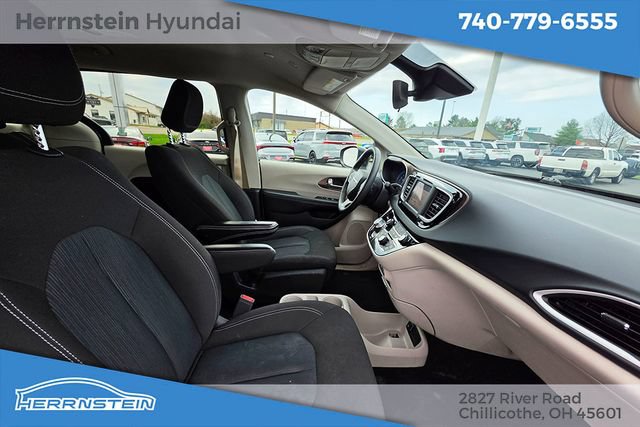 Used 2023 Chrysler Voyager LX FWD image 29