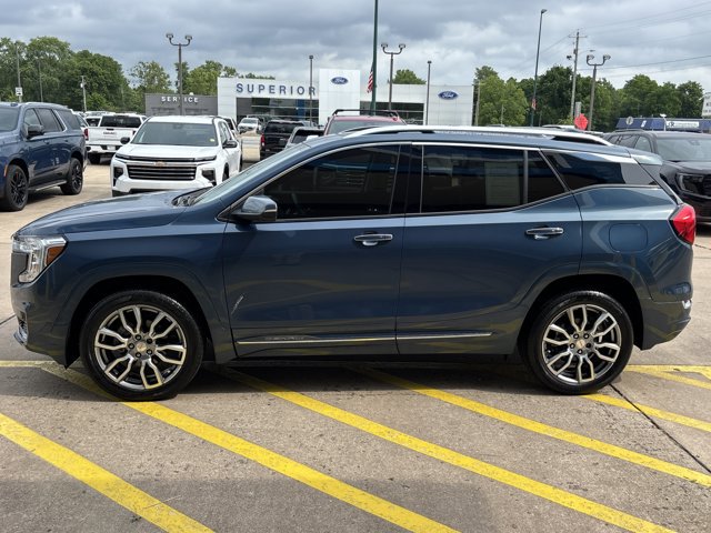 Used 2024 GMC Terrain Denali w/ Denali Premium Package AWD/4WD image 9