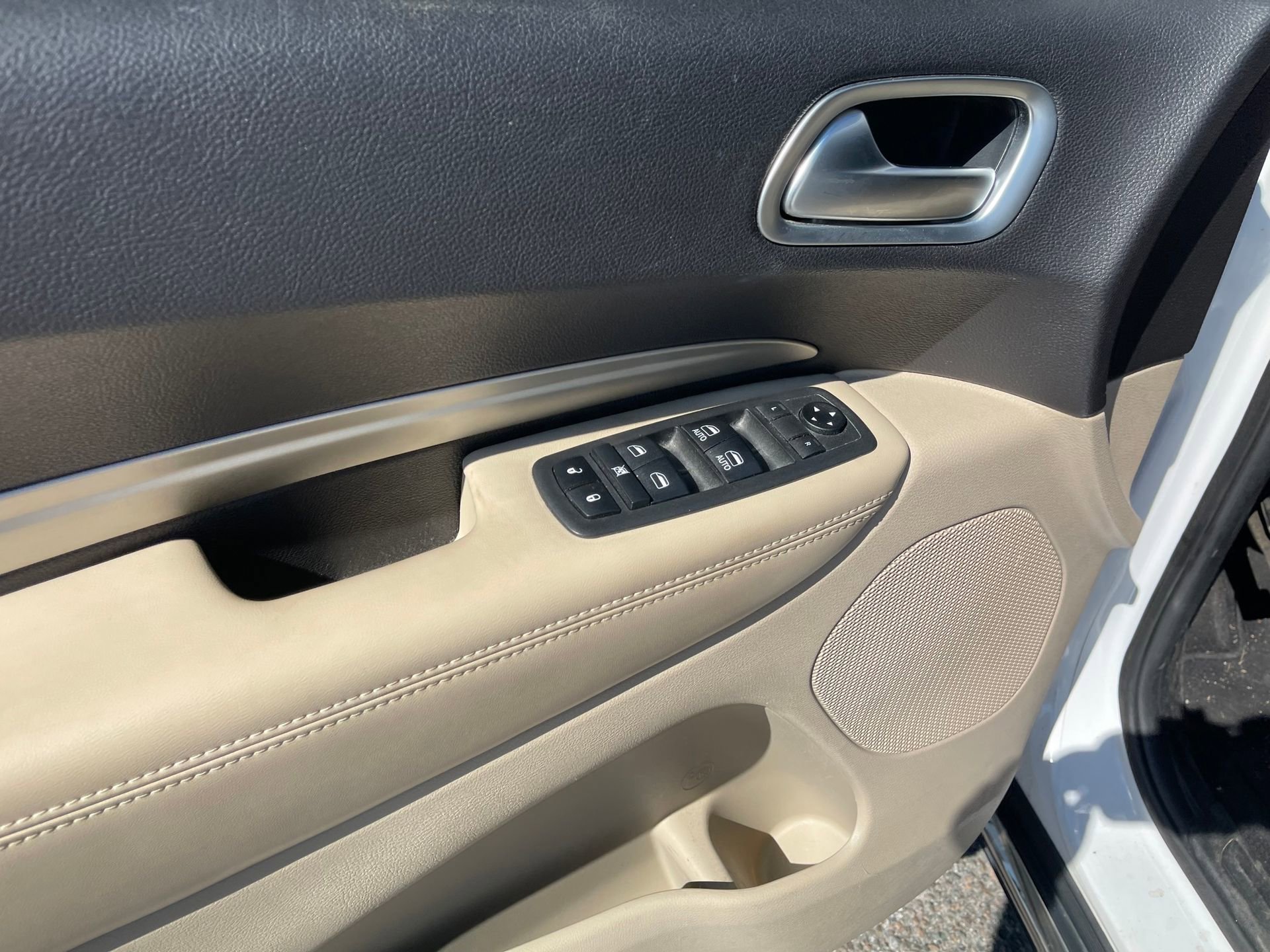 Used 2019 Dodge Durango SXT w/ 3rd Row Seating Group image 12