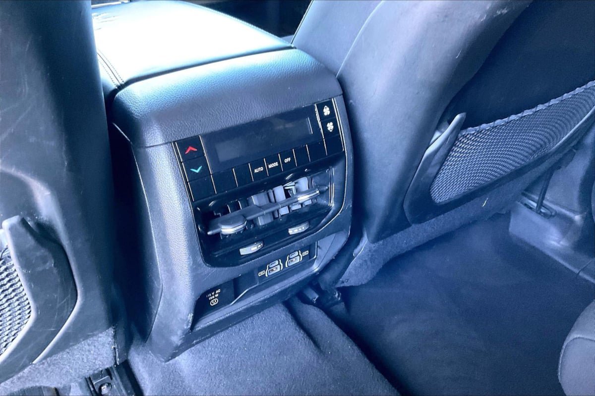 Used 2023 Jeep Grand Cherokee L Laredo w/ Luxury Tech Group I RWD image 33