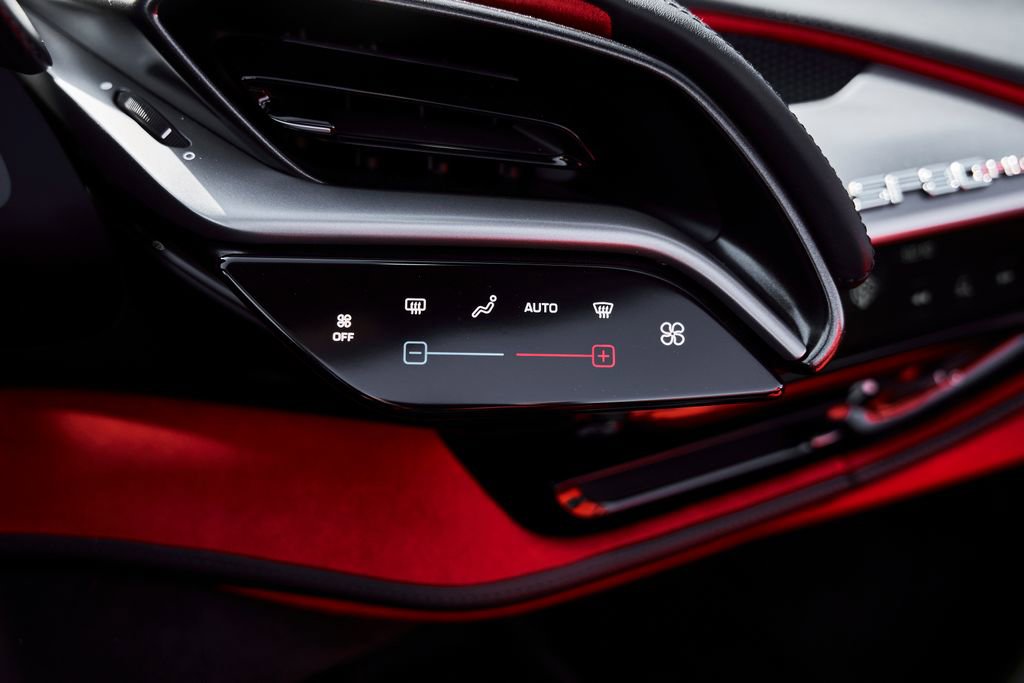 Used 2024 Ferrari SF90 Spider image 60