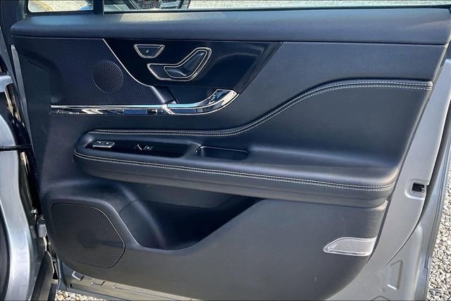 Used 2024 Lincoln Corsair Premiere image 24