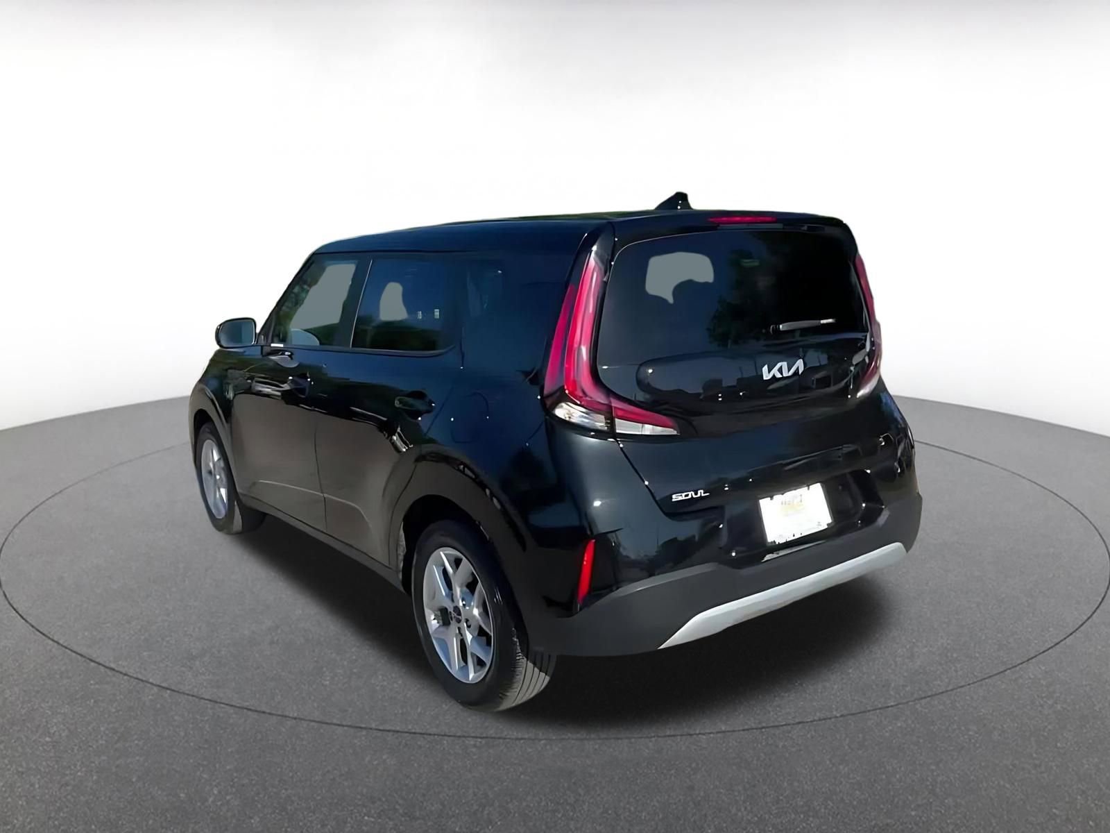 Used 2025 Kia Soul LX w/ LX Technology Package image 11