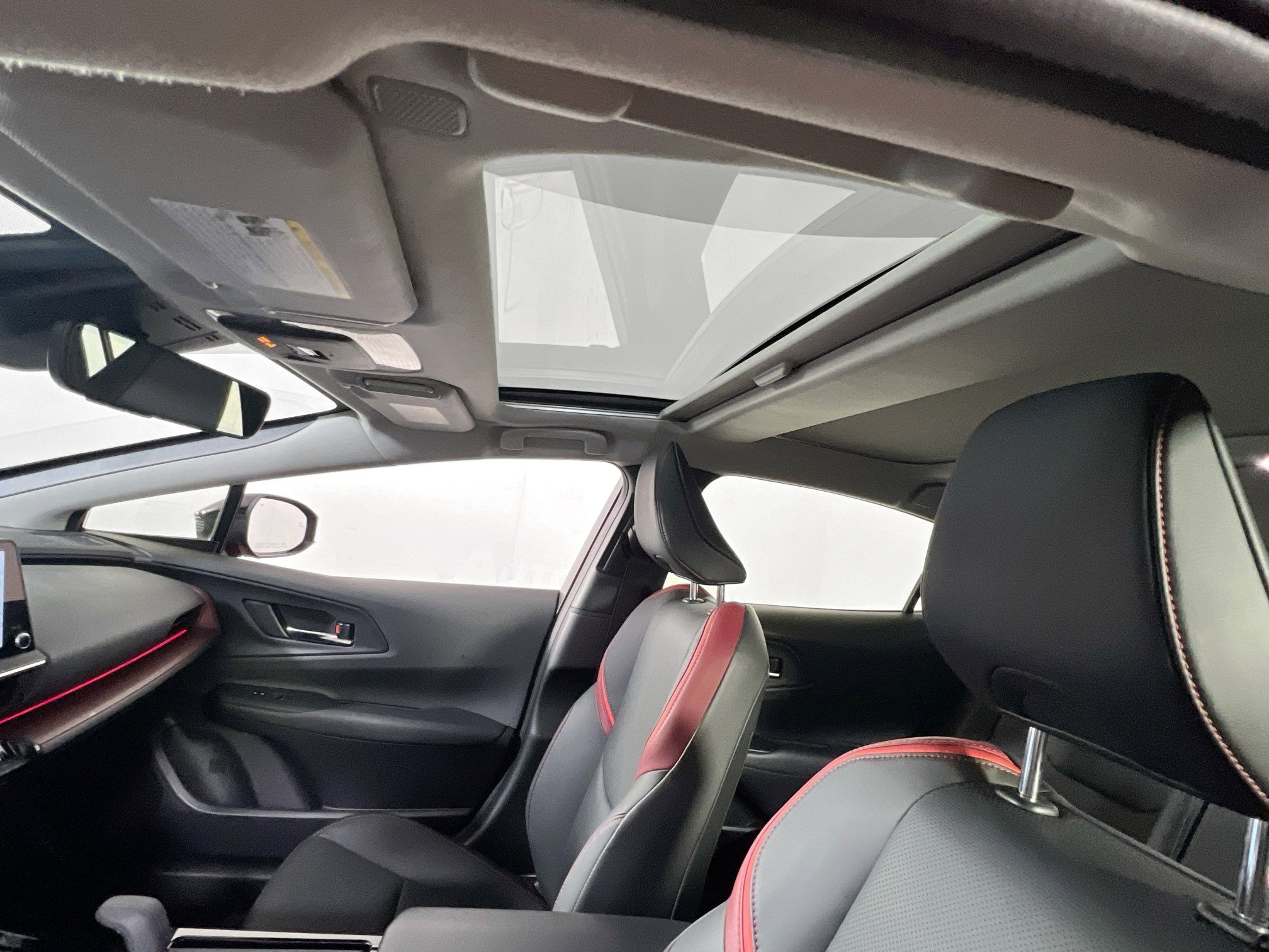 Used 2025 Toyota Prius Plug-In Hybrid image 22