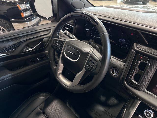 Used 2023 GMC Yukon XL Denali w/ Denali Reserve Package AWD/4WD image 15