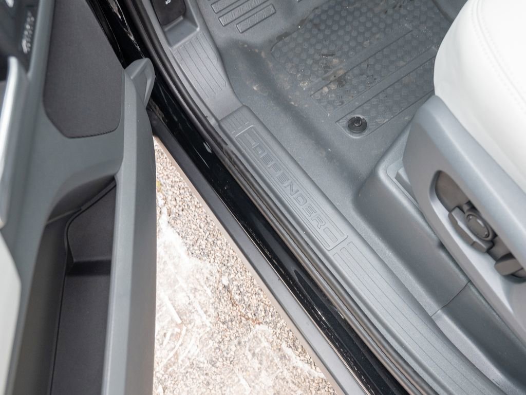 New 2026 Land Rover Defender 110 X-Dynamic SE image 16