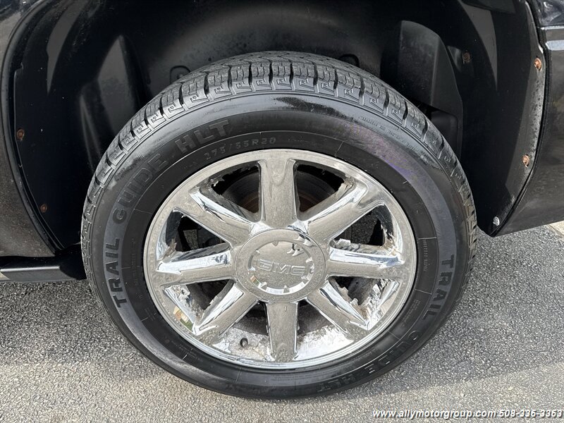 Used 2012 GMC Yukon Denali AWD/4WD image 8