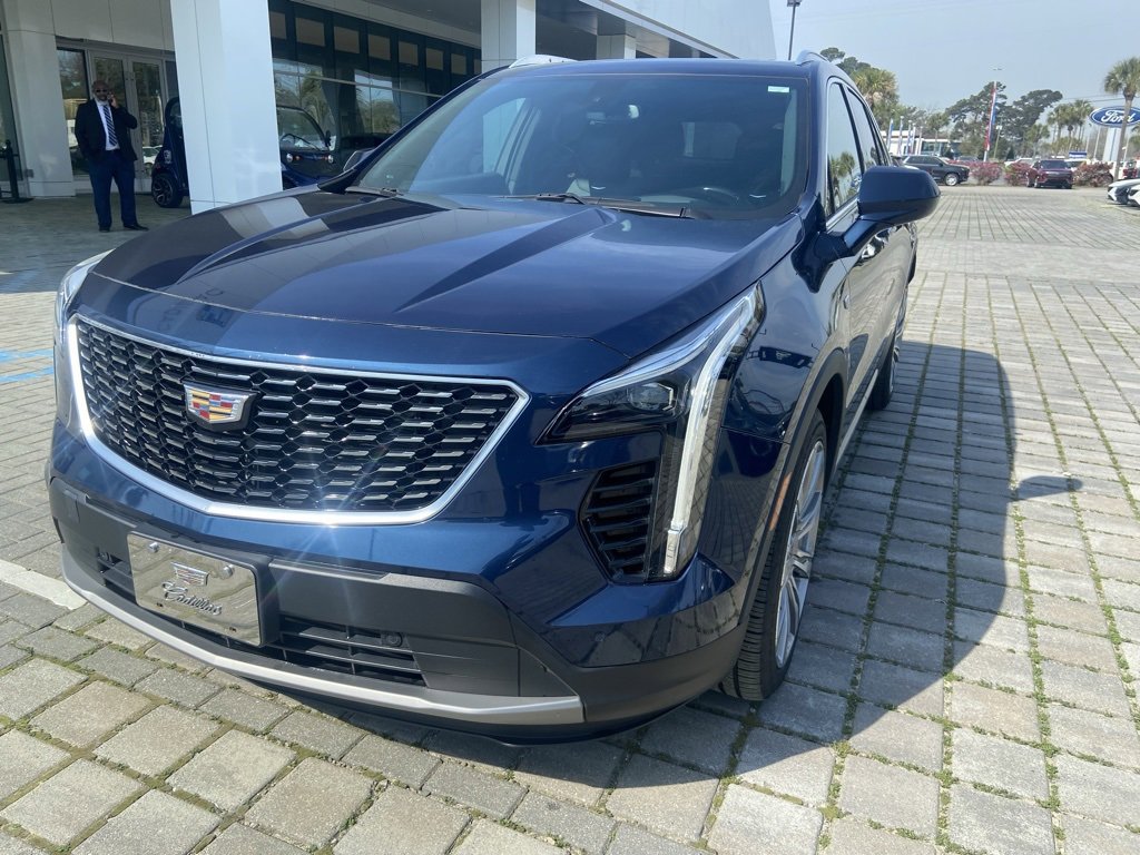 Used 2019 Cadillac XT4 Premium Luxury image 2