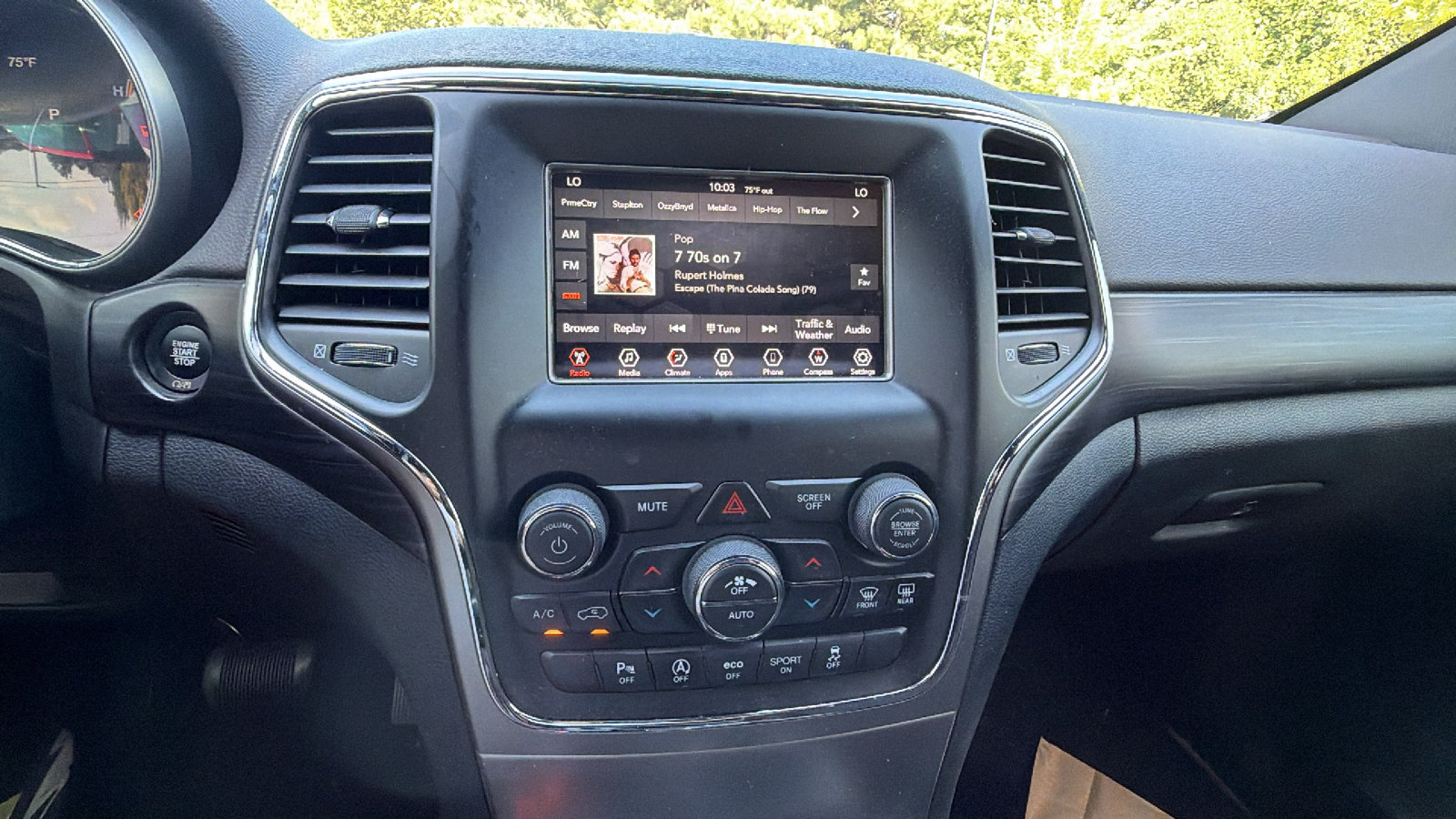 Used 2020 Jeep Grand Cherokee Laredo RWD image 32