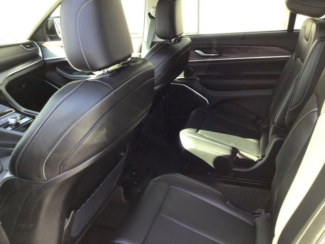 Used 2023 Jeep Grand Cherokee L Limited w/ Luxury Tech Group II RWD image 40