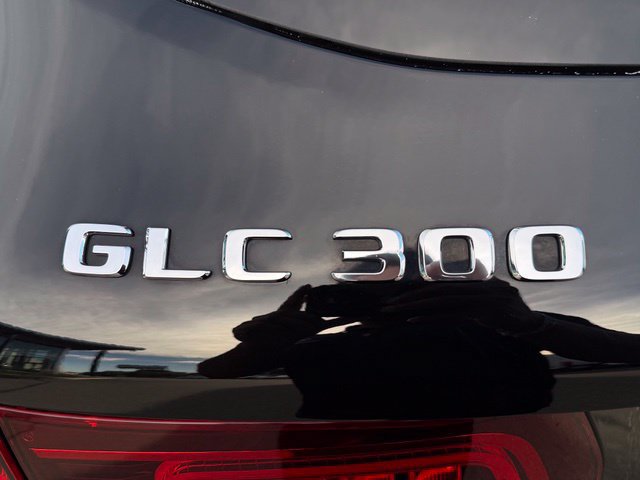 Used 2022 Mercedes-Benz GLC 300 4MATIC w/ Multimedia Package Lite image 9