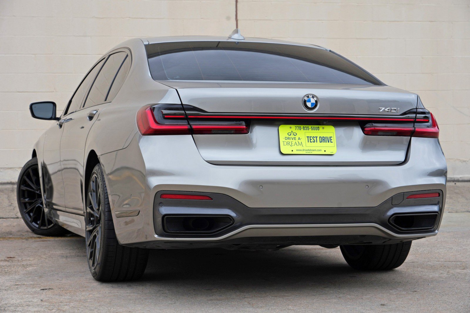 Used 2022 BMW 740i w/ M Sport Package RWD image 6