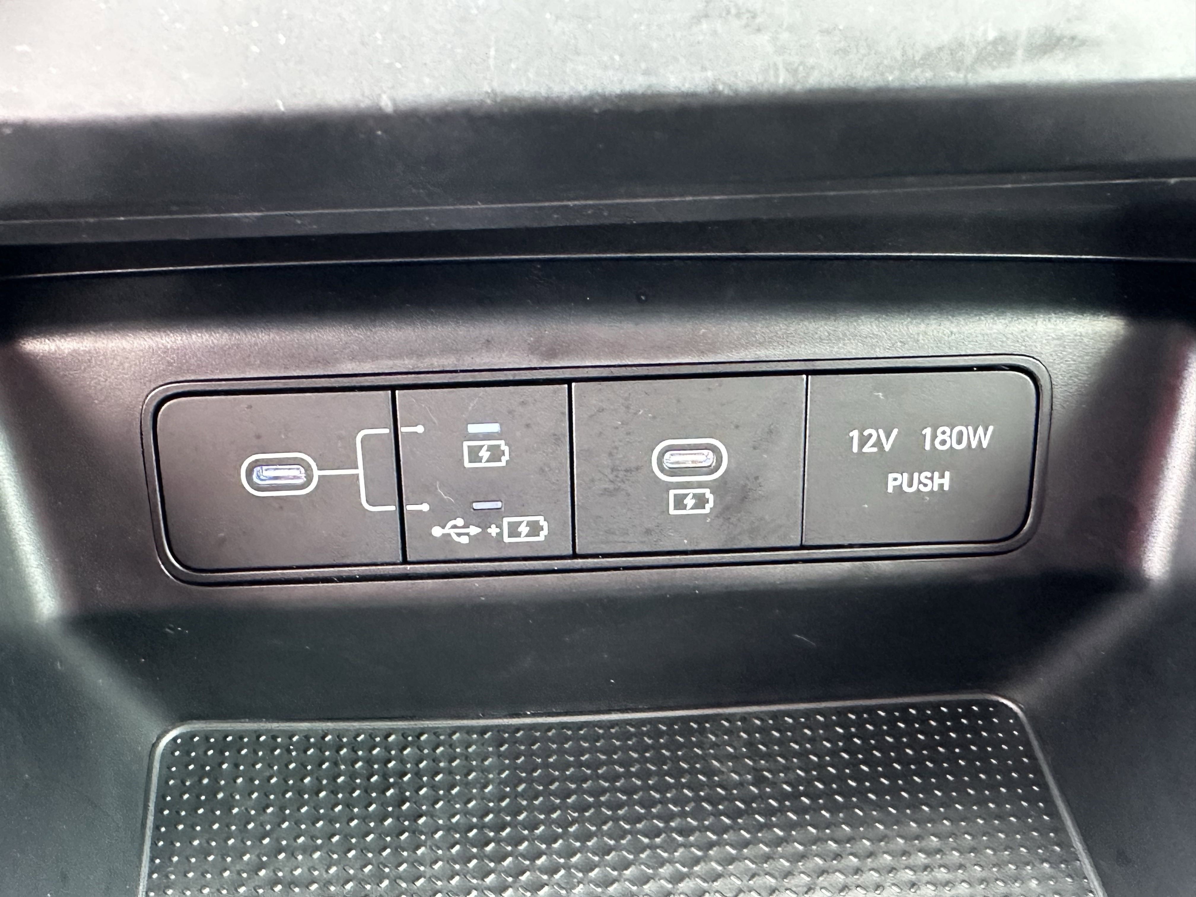 Used 2025 Hyundai Tucson SE image 31