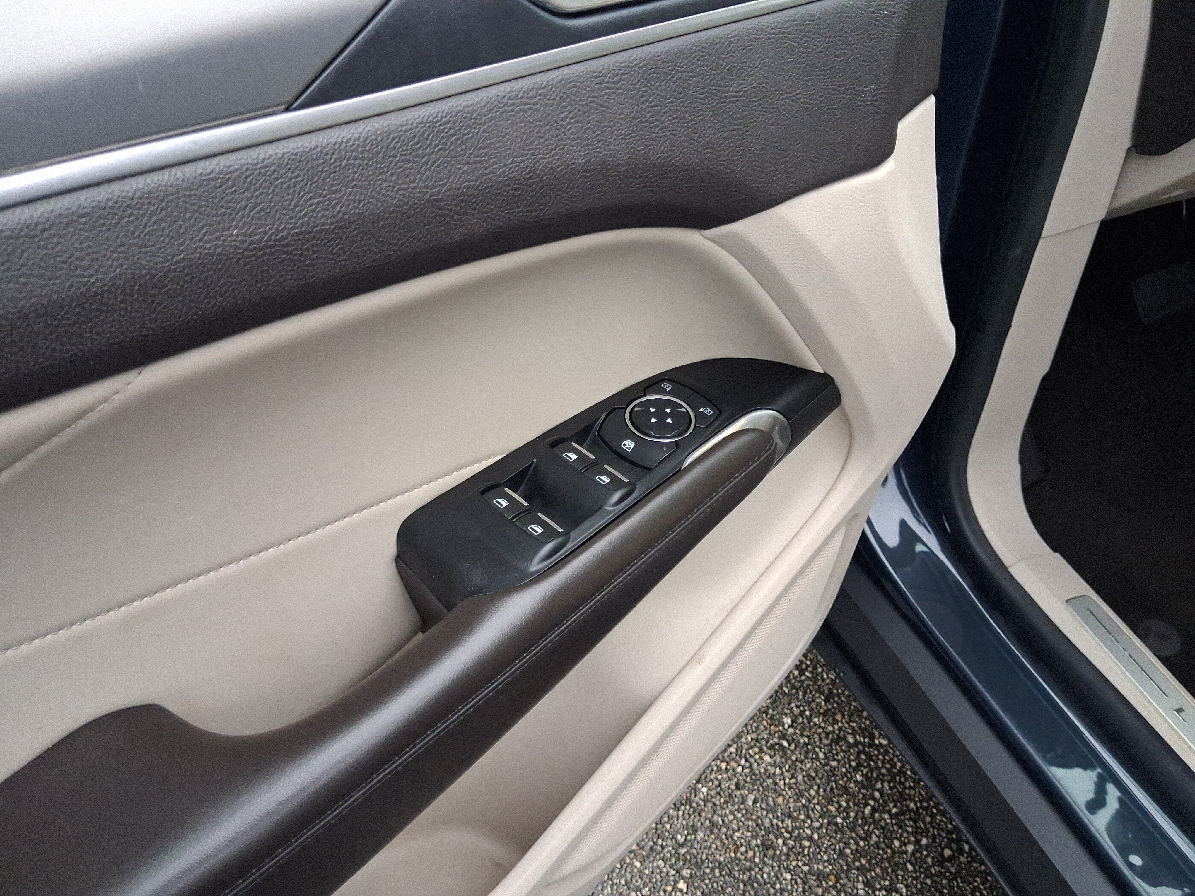 Used 2019 Lincoln MKC Premiere FWD image 14