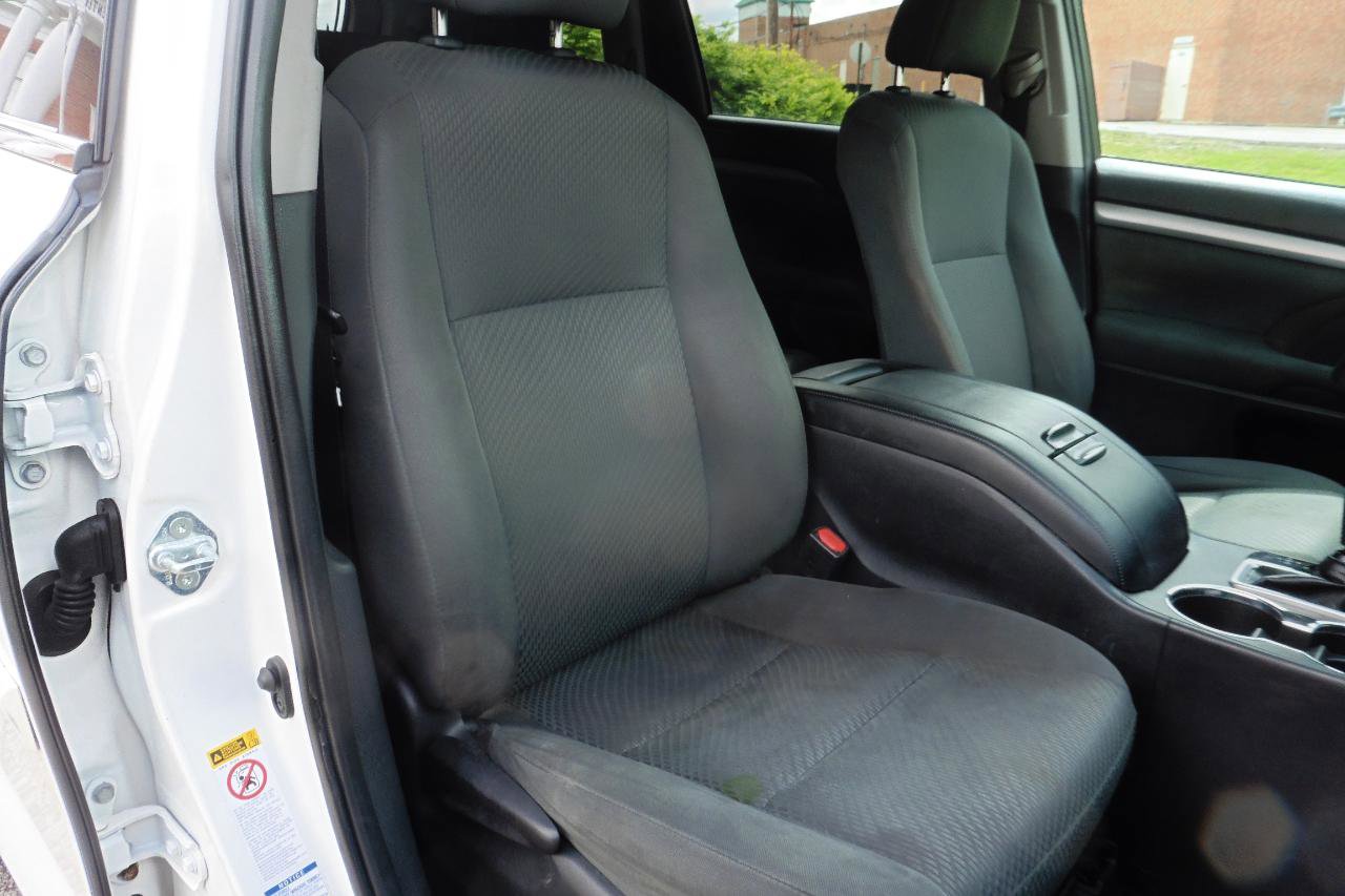 Used 2019 Toyota Highlander LE w/ Protection Package #3 AWD/4WD image 16