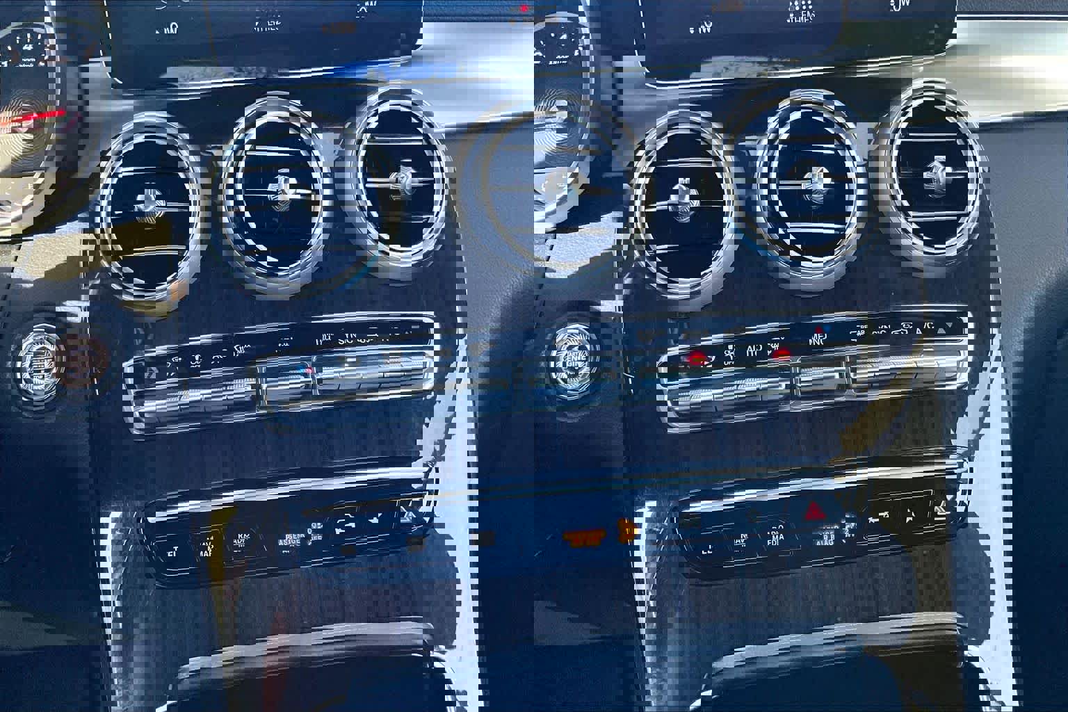 Certified 2022 Mercedes-Benz GLC 300 4MATIC w/ Driver Assistance Package image 32