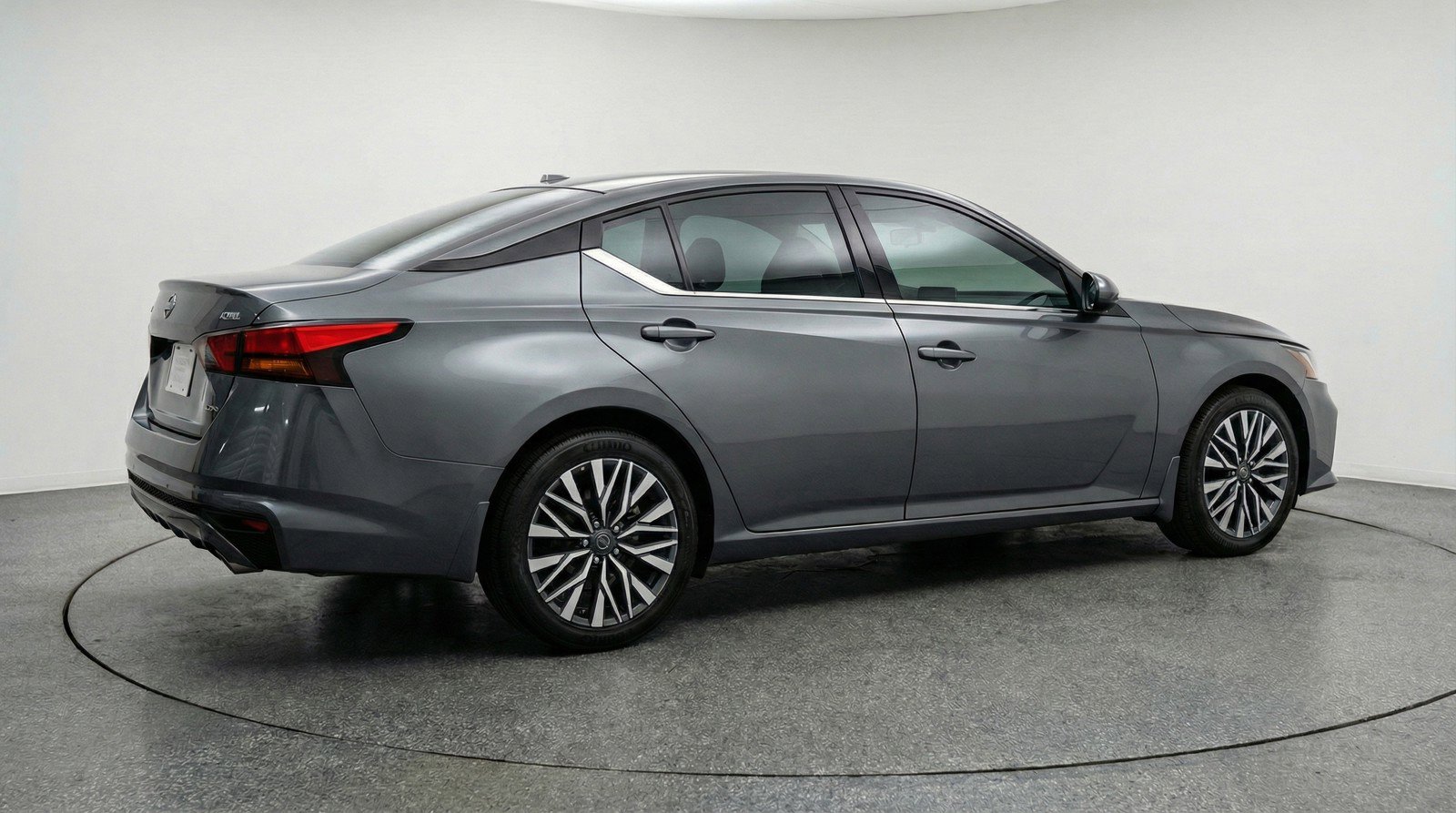 Used 2025 Nissan Altima 2.5 SV image 9