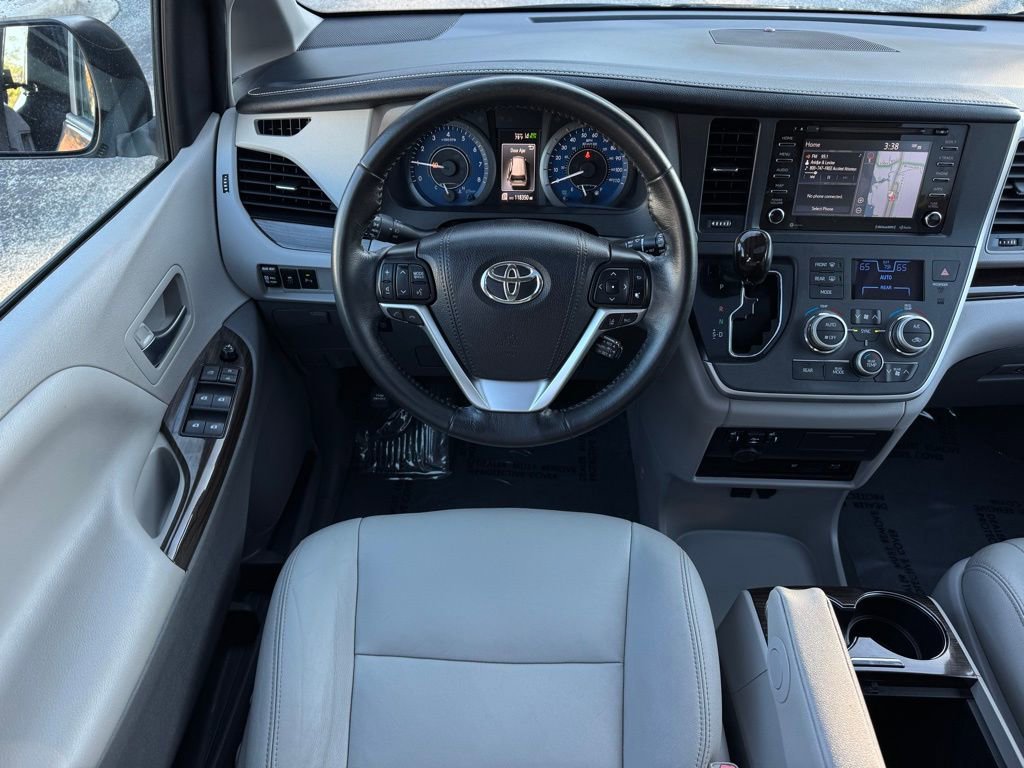 Used 2020 Toyota Sienna XLE Premium image 16