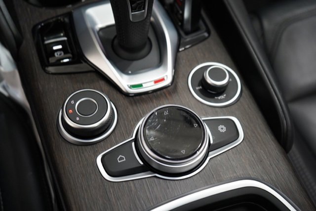 Used 2022 Alfa Romeo Giulia Ti image 29