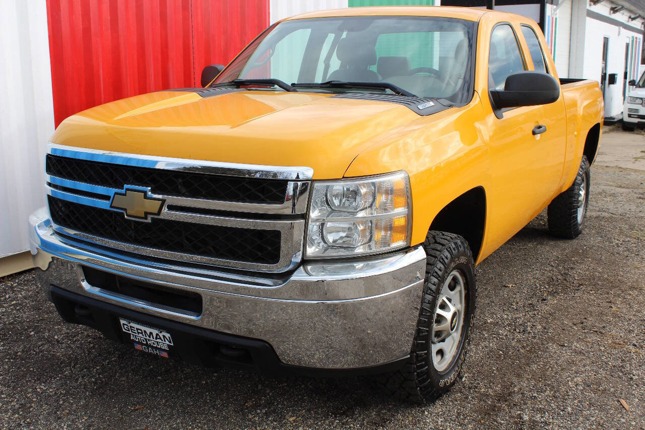 Used 2012 Chevrolet Silverado 2500 W/T image 2