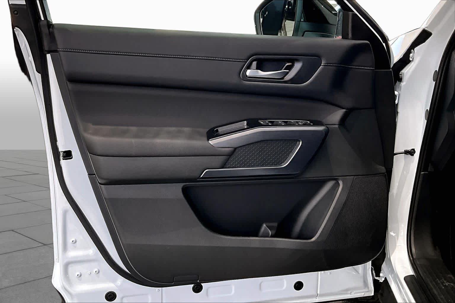 New 2026 Nissan Pathfinder SL FWD image 10