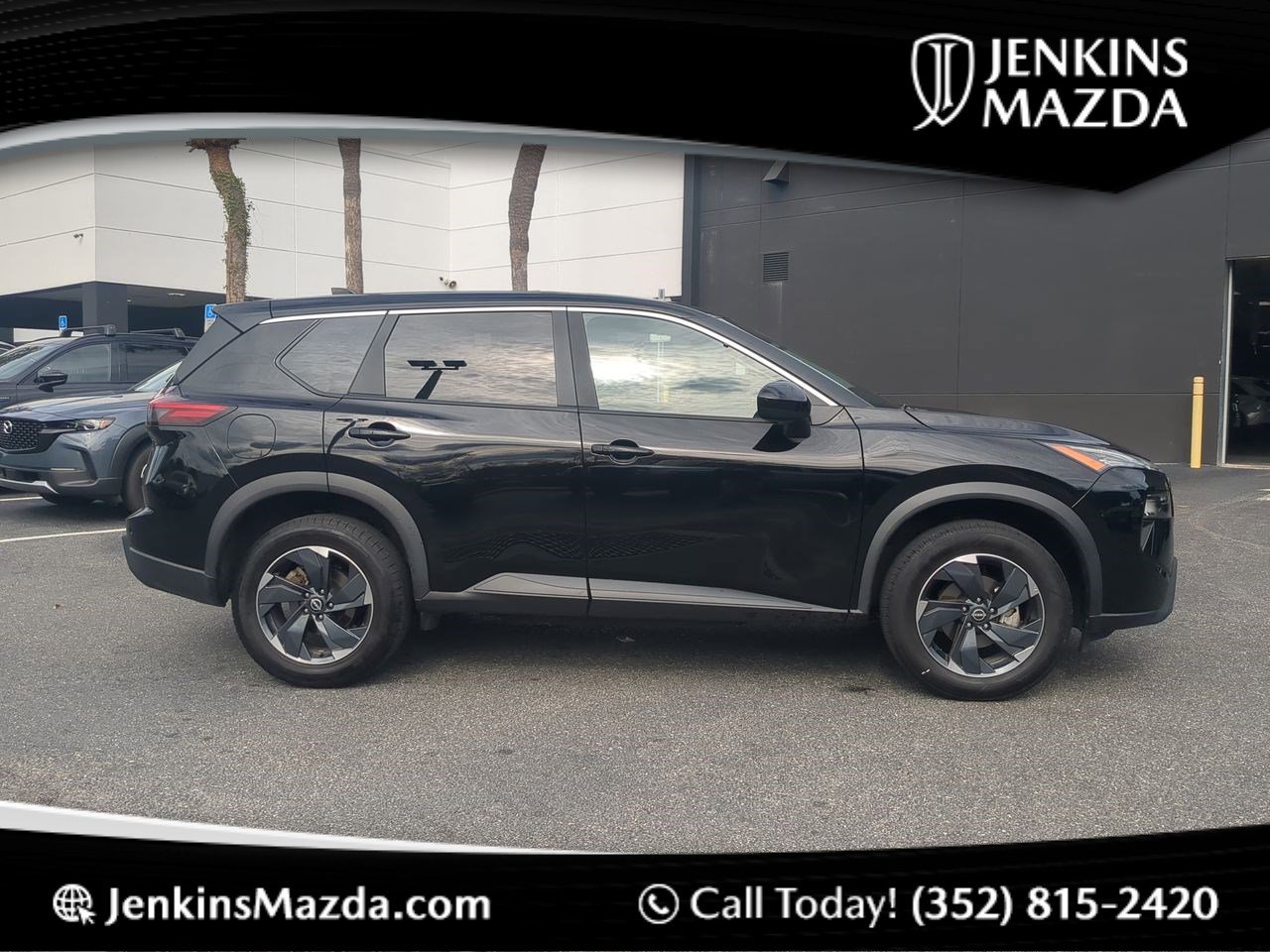 Used 2024 Nissan Rogue SV image 1