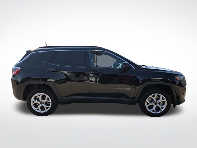 Used 2025 Jeep Compass Latitude w/ Sun & Sound Group image 2
