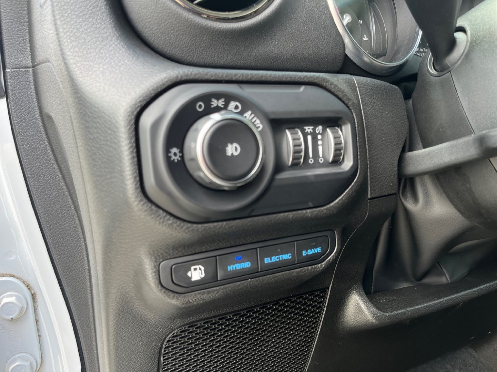 Used 2022 Jeep Wrangler Unlimited Sahara AWD/4WD image 24