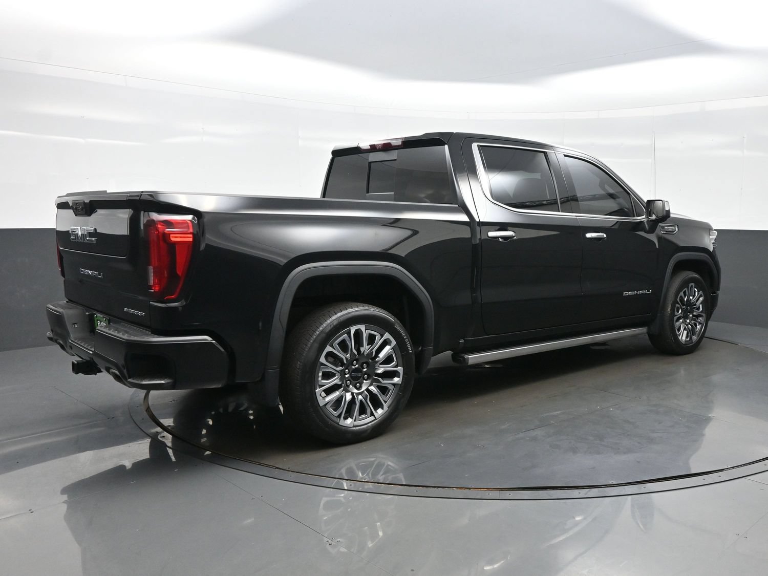 Used 2023 GMC Sierra 1500 Denali Ultimate AWD/4WD image 8
