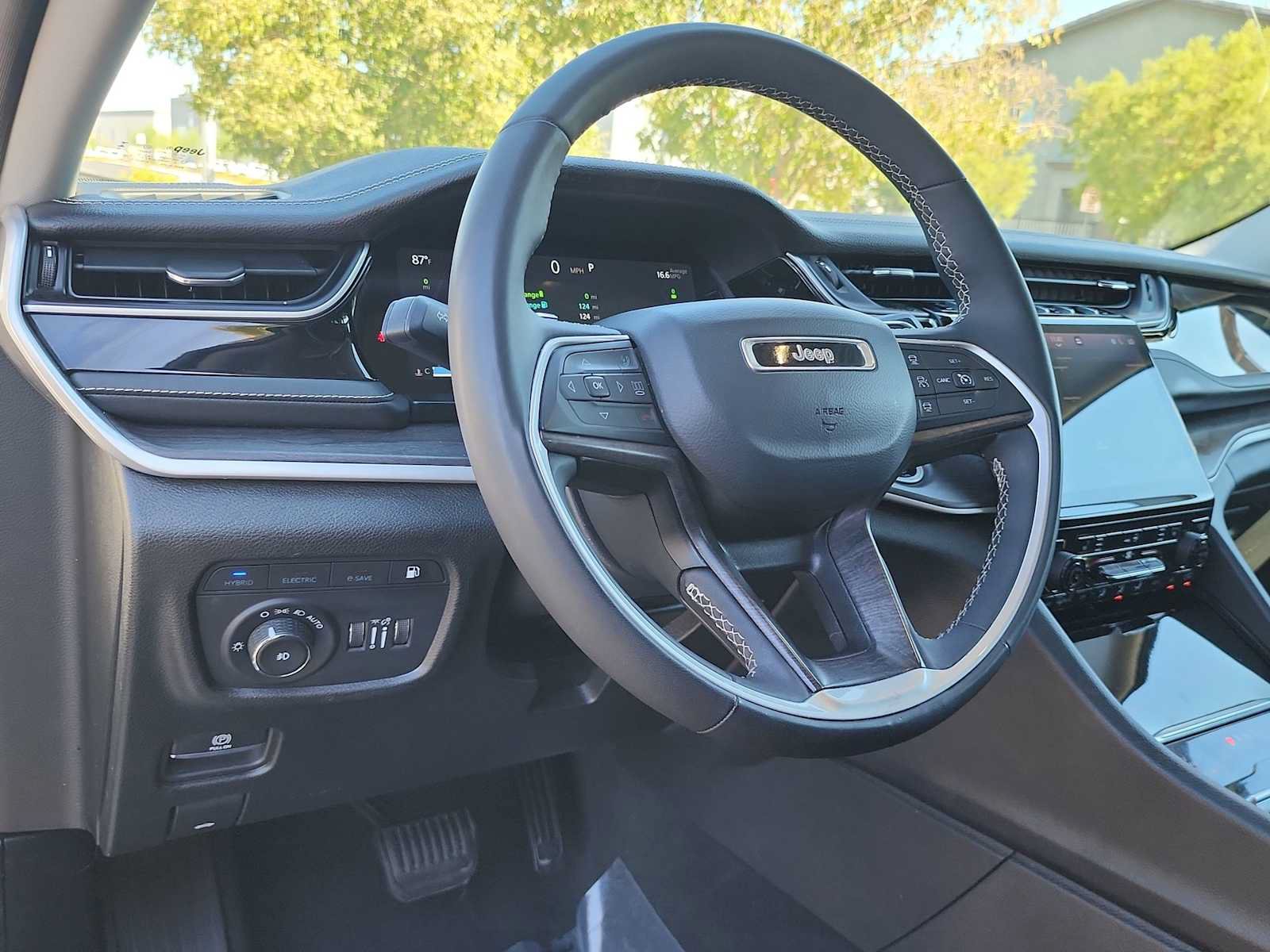Used 2024 Jeep Grand Cherokee Limited 4xe AWD/4WD image 18