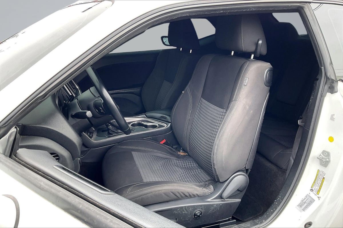 Used 2016 Dodge Challenger SXT RWD image 25