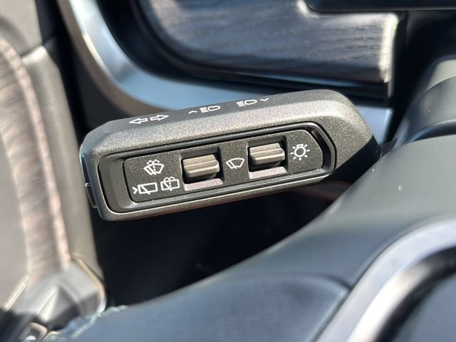Used 2023 Rivian R1S Adventure AWD/4WD image 20