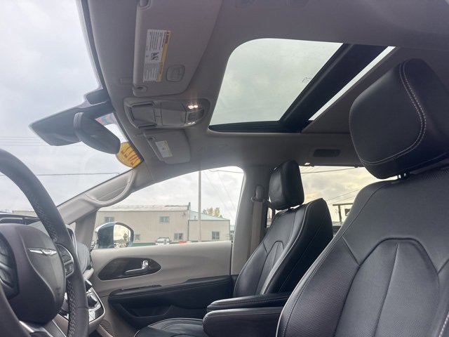 Used 2022 Chrysler Pacifica Limited image 24