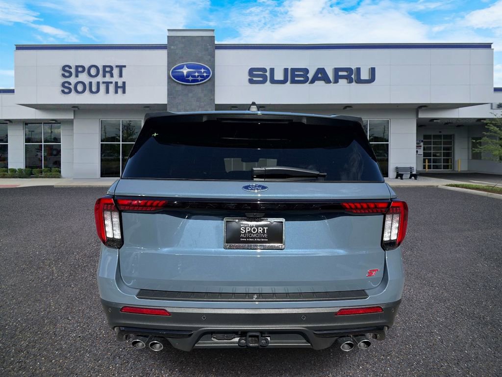 Used 2025 Ford Explorer ST RWD image 4