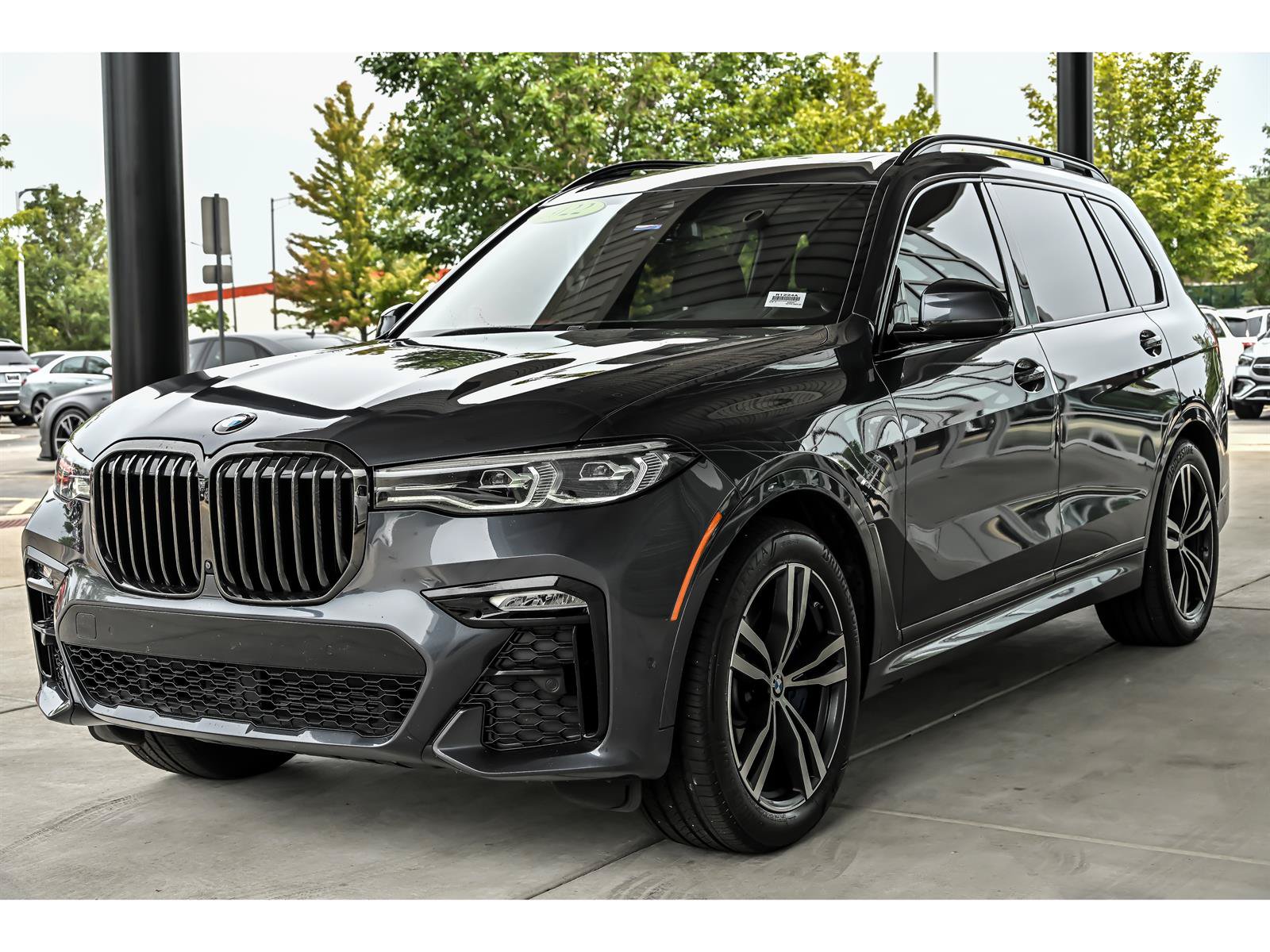 Used 2022 BMW X7 xDrive40i w/ M Sport Package AWD/4WD image 5
