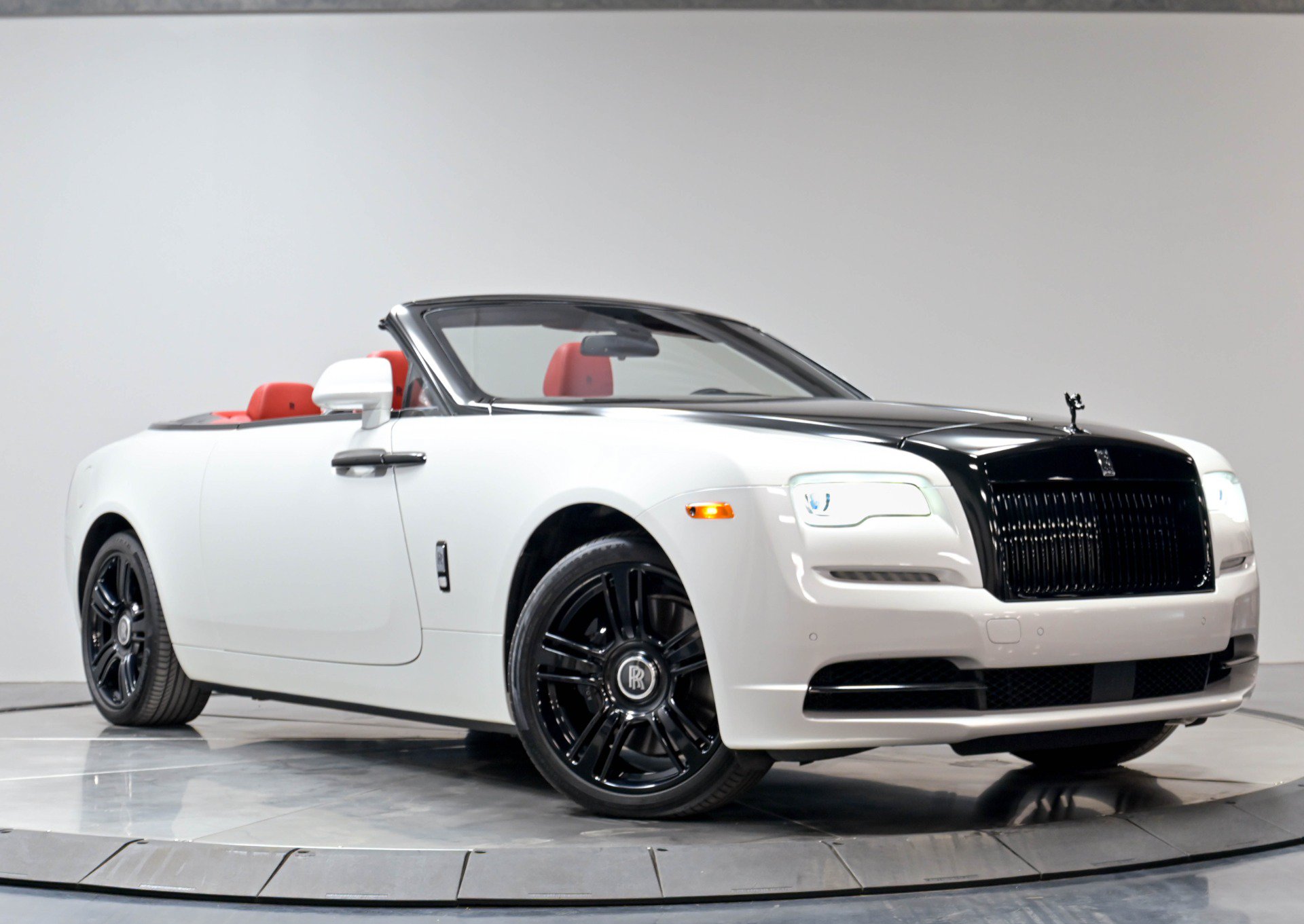 Used 2017 Rolls-Royce Dawn RWD image 48